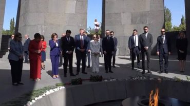 Նենսի Փելոսին այցելել է Ծիծեռնակաբերդի հուշահամալիր