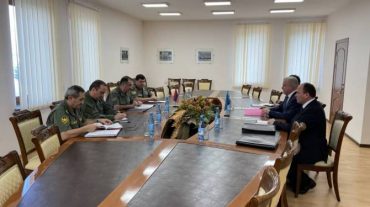 ԳՇ պետը և ՀԱՊԿ գլխավոր քարտուղարը քննարկել են հայ-ադրբեջանական սահմանի առանձին հատվածներում տիրող իրավիճակը