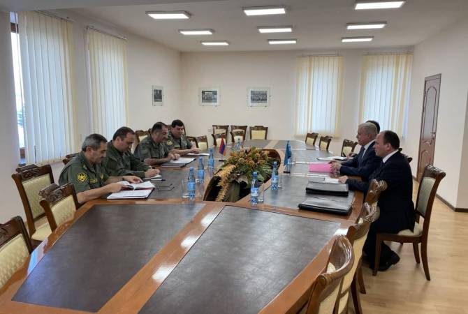 ԳՇ պետը և ՀԱՊԿ գլխավոր քարտուղարը քննարկել են հայ-ադրբեջանական սահմանի առանձին հատվածներում տիրող իրավիճակը