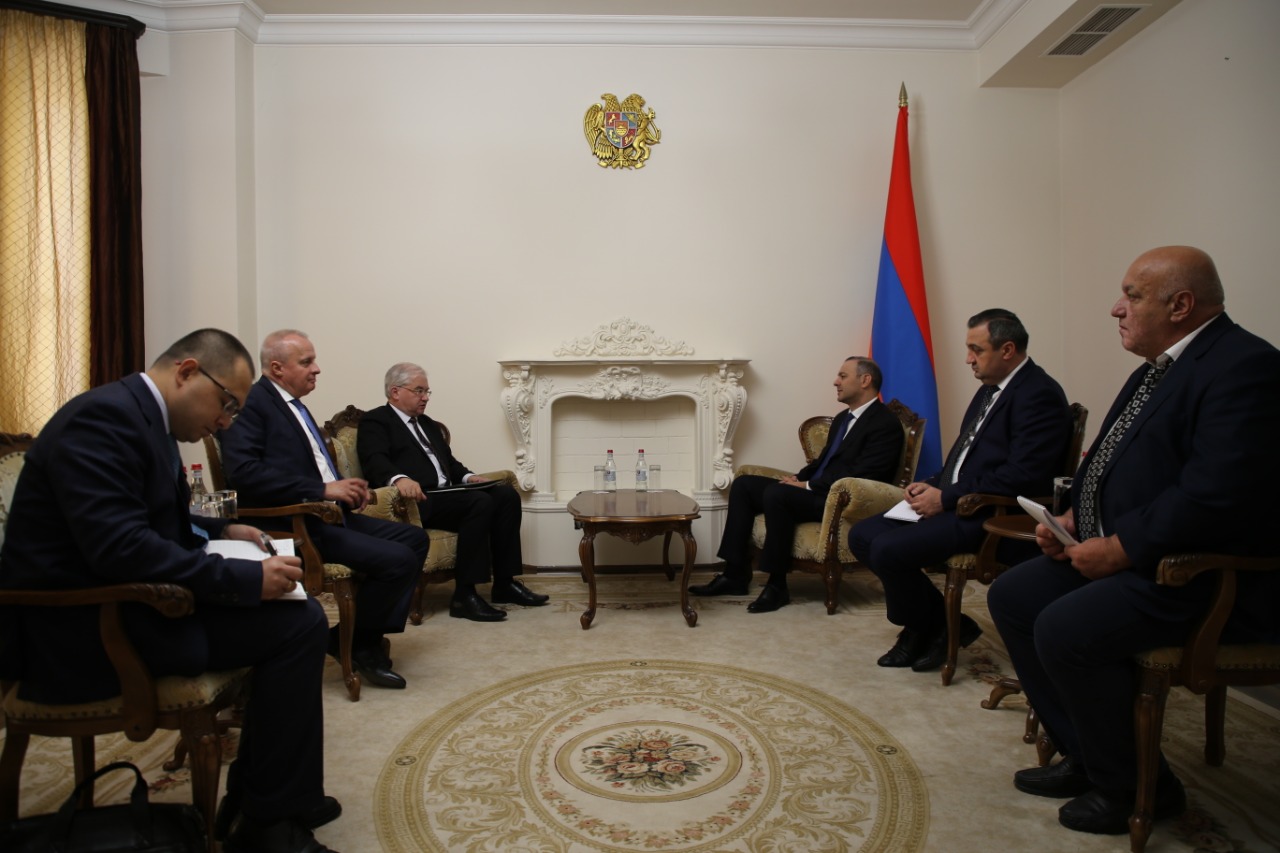 ՀՀ ԱԽ քարտուղարը հանդիպել է ԵԱՀԿ-ի ՄԽ ռուսաստանցի համանախագահ Իգոր Խովաևի հետ