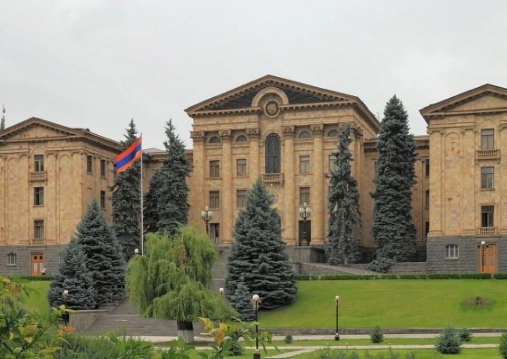 Խնդիրներ «Անկանխիկ գործառնությունների մասին» օրենքում. քննարկում ԱԺ-ում