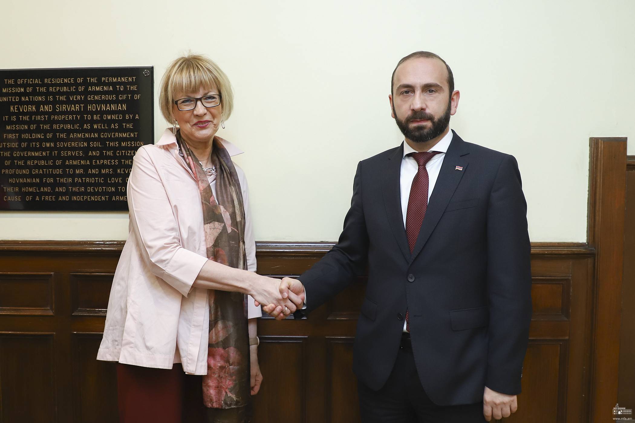 Արարատ Միրզոյանը հանդիպել է ԵԱՀԿ ԳԽ Հելգա Շմիդի հետ