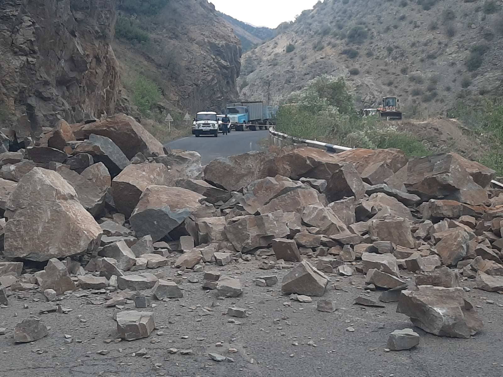 Քարաթափման պատճառով Գնդեվազ-Ջերմուկ ավտոճանապարհը ժամանակավորապես փակ է