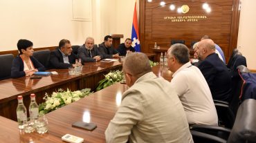 Արցախի խորհրդարանում հյուրընկալել են բարերար Ռուբեն Վարդանյանին