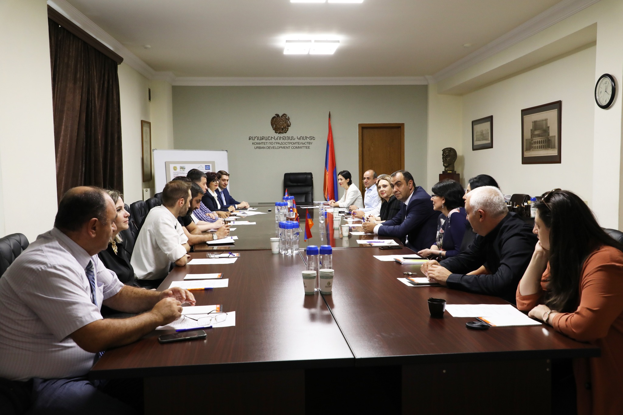 ԿԳՄՍ նախարարության և Քաղաքաշինության կոմիտեի պատասխանատուները լանդշաֆտի վերաբերյալ գրքույկներ են փոխանցել մարզերի դպրոցներին