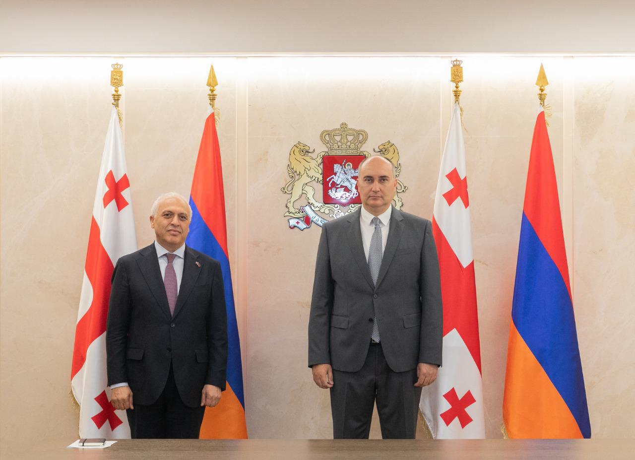 Դեսպան Սմբատյանն ու Վրաստանի պաշտպանության նախարարն անդրադարձել են տարածաշրջանում ստեղծված անվտանգային միջավայրին