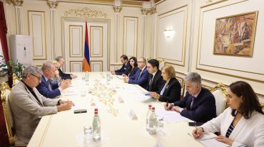Ալեն Սիմոնյանն ընդունել է Ժիլբեր-Լյուկ Դըվինազի գլխավորած պատվիրակությանը