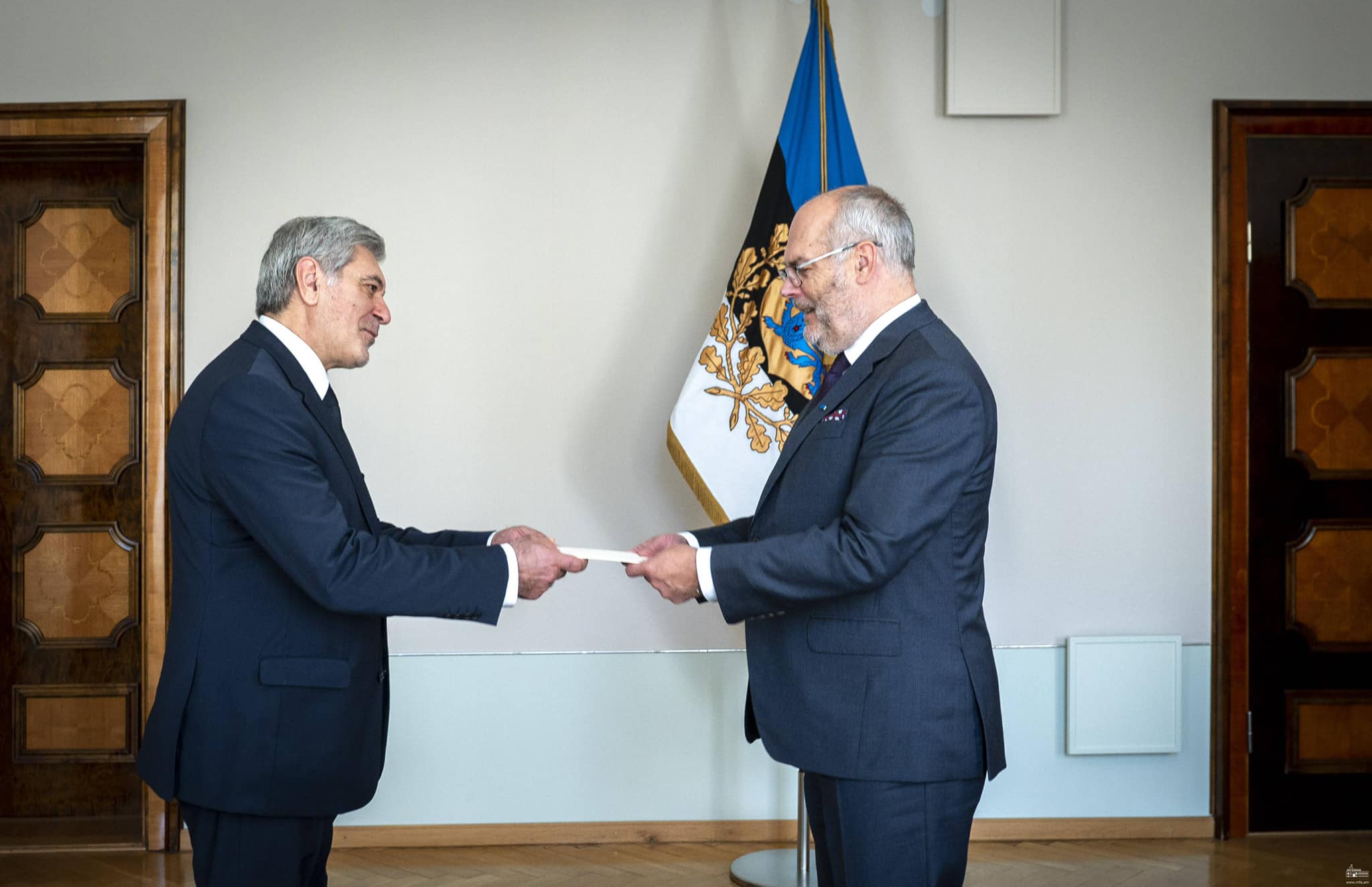 Հովհաննես Իգիթյանն իր հավատարմագրերն է հանձնել Էստոնիայի նախագահ Ալար Կարիսին