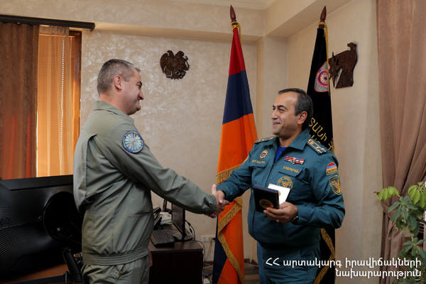 ԱԻ նախարարի հրամանով ՊՆ օդաչուները պարգևատրվել են