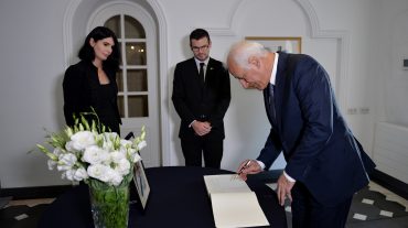 Նախագահ Վահագն Խաչատուրյանը գրառում է կատարել թագուհի Եղիսաբեթ Երկրորդի մահվան կապակցությամբ բացված ցավակցությունների գրքում