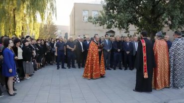 Աղոթք և խնկարկում հերոս զինծառայողների հիշատակին