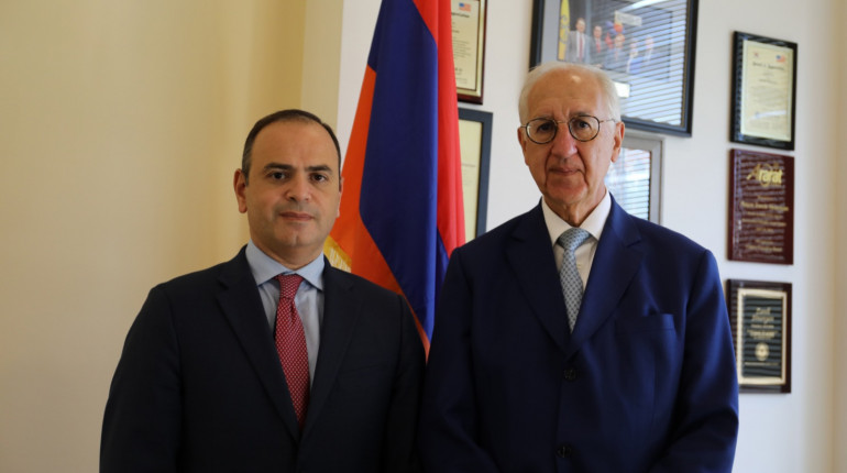 Զարեհ Սինանյանը Ֆրանսահայերի խորհրդի նախագահի հետ քննարկել է հայ-ֆրանսիական հարաբերություններին առնչվող հարցեր