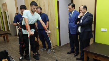 Վնասվածք ստացած և ծանր հենաշարժողական խնդիրներ ունեցող զինծառայողները հնարավորություն ունեն վերականգնողական ծառայություններ ստանալ էկզոսկելետոն աջակցող սարքի միջոցով