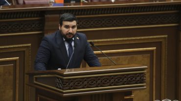 Մեր բանակն արժանի դիմադրություն է ցույց տալիս թշնամուն. Վահագն Ալեքսանյան