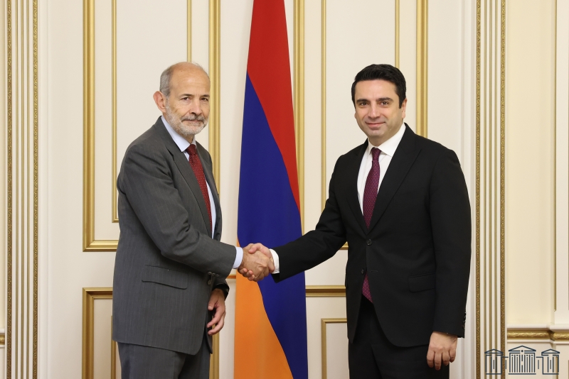 Ալեն Սիմոնյանն ընդունել է ՀՀ-ում Իսպանիայի Թագավորության արտակարգ եւ լիազոր դեսպան Մարկոս Գոմես Մարտինեսին
