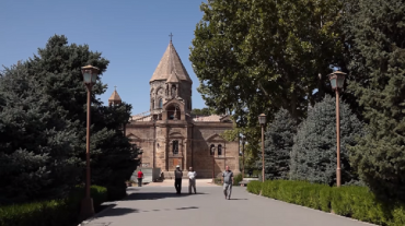 Մասամբ բացվել է Ս. Էջմիածնի մայր տաճարի շրջափակը