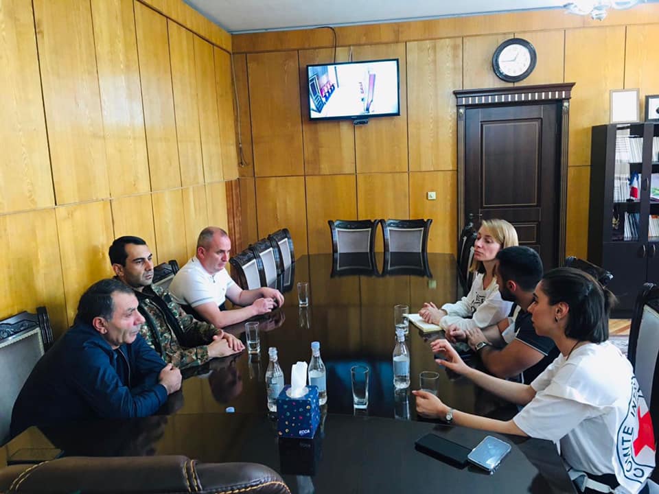Գեղարքունիքի մարզպետը ԿԽՄԿ պատասխանատուներին ներկայացրել է Ադրբեջանի ռազմական ագրեսիայի հետևանքով ստեղծված իրավիճակը