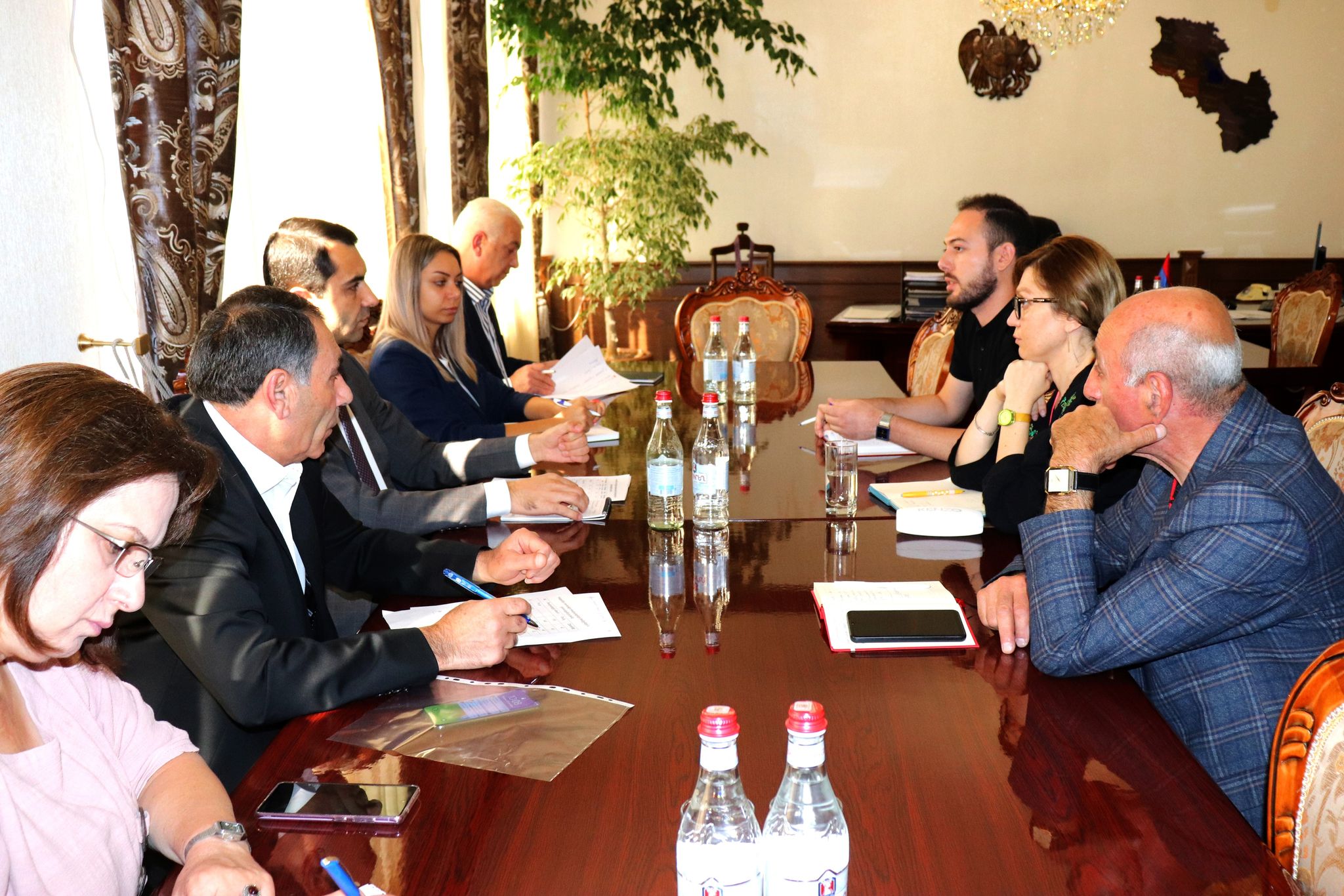 Կարմիր Խաչի միջազգային կոմիտեի տնտեսական անվտանգության պատվիրակները ծանոթացել են Վարդենիս համայնքի տուժած բնակավայրերում տիրող իրավիճակին