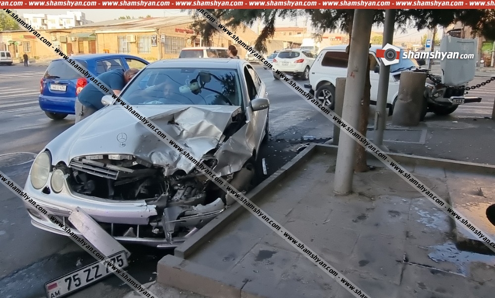 Երևանում բախվել են Mercedes-ն ու VAZ 2121-ը․ Niva-ն բախվել է բետոնե սյուներին․ կան վիրավորներ