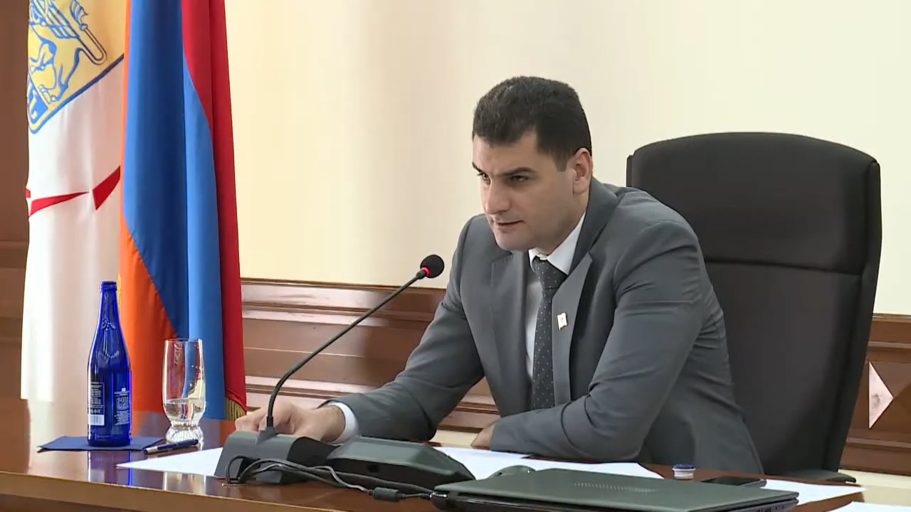 «Եթե չանեն, «կուսաչկիների» ձեռքբերման մրցո՞ւյթ կդնեք». քաղաքապետը դժգոհել է հանձնարարականների հապաղումից