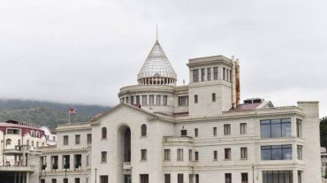 Արցախի խորհրդարանական ուժերն արտահերթ նիստ ու հանրահավաք են հրավիրում