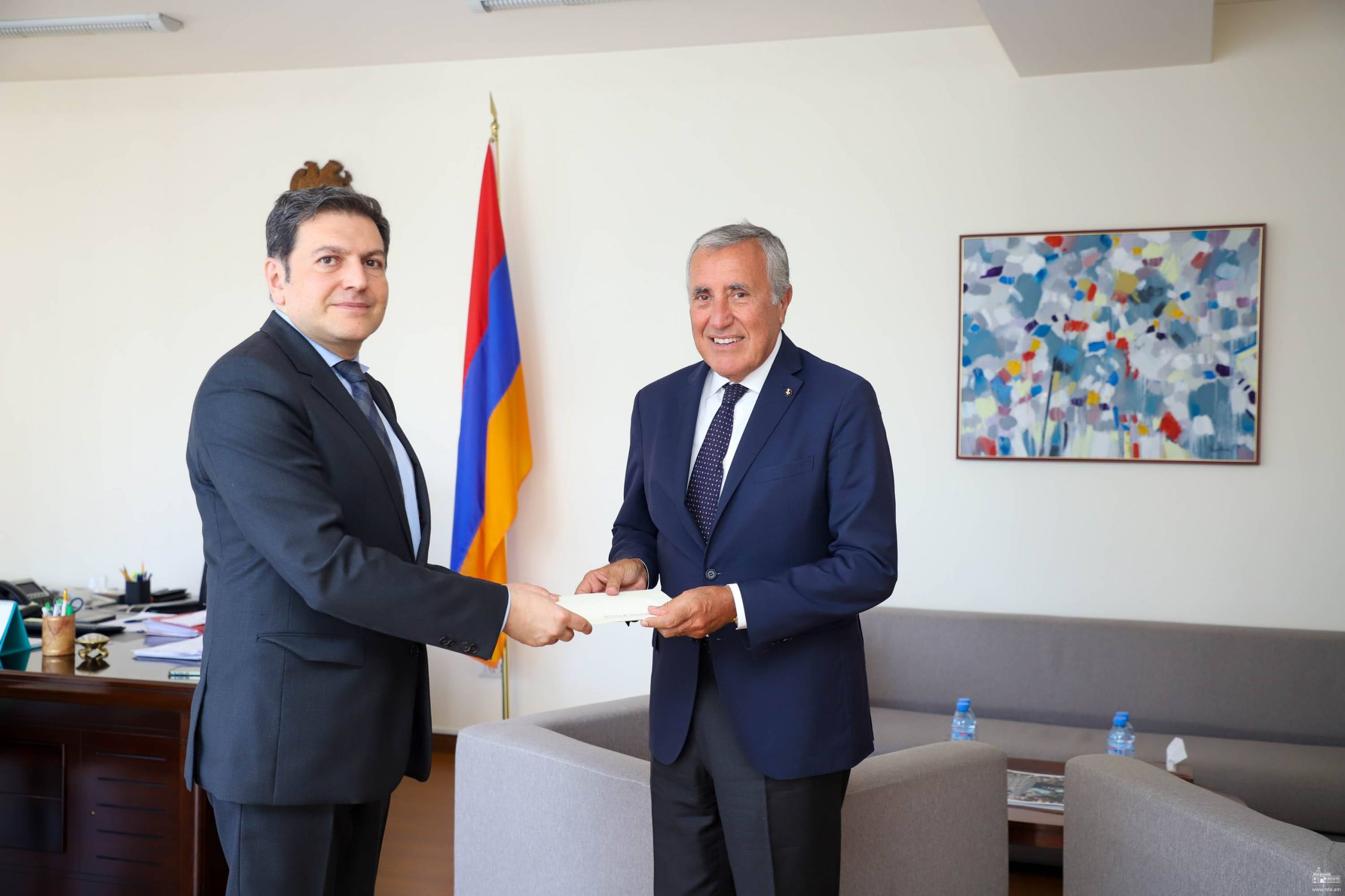 Մալթայի Ինքնիշխան Ուխտի դեսպանն իր հավատարմագրերի պատճենն է հանձնել ՀՀ ԱԳ նախարարի տեղակալին