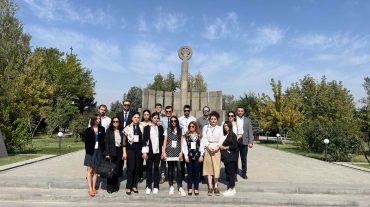 «Սփյուռքի երիտասարդ դեսպան» ծրագրի մասնակիցները ծանոթացել են ՀՀ քաղաքական վերջին զարգացումներին, Արցախին առնչվող հարցերին, այցելել Եռաբլուր զինվորական պանթեոն