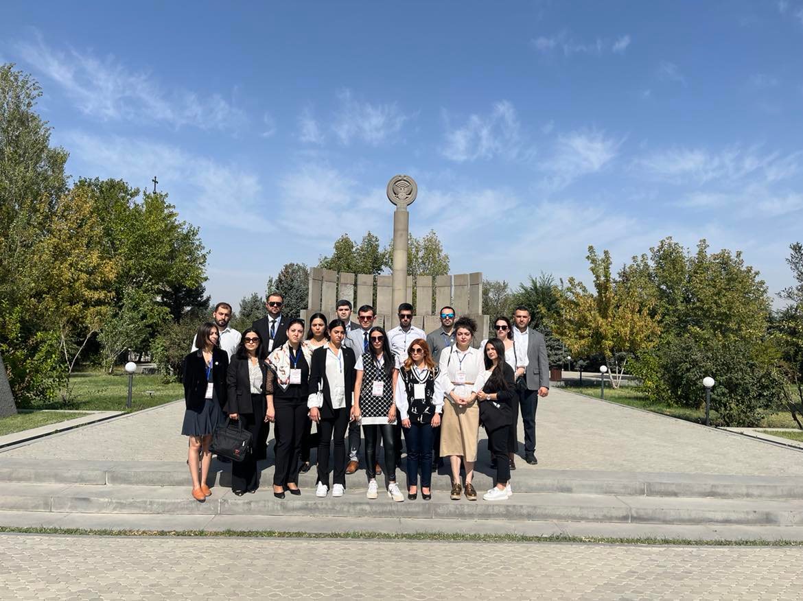 «Սփյուռքի երիտասարդ դեսպան» ծրագրի մասնակիցները ծանոթացել են ՀՀ քաղաքական վերջին զարգացումներին, Արցախին առնչվող հարցերին, այցելել Եռաբլուր զինվորական պանթեոն