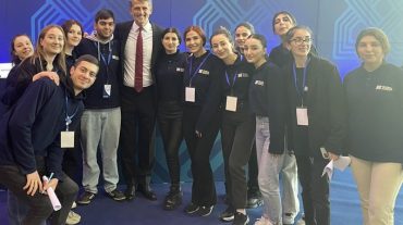 Երևանի Համաշխարհային հայկական գագաթնաժողովը սկսավ ջերմ ընդունելութեամբ մը. Կարո Փայլան