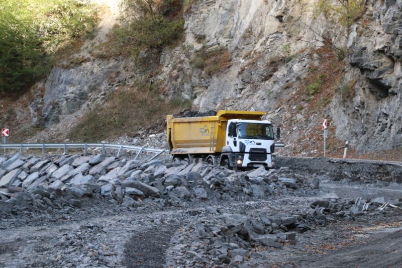 Լարս տանող վնասված ճանապարհահատվածը վերականգնվում է