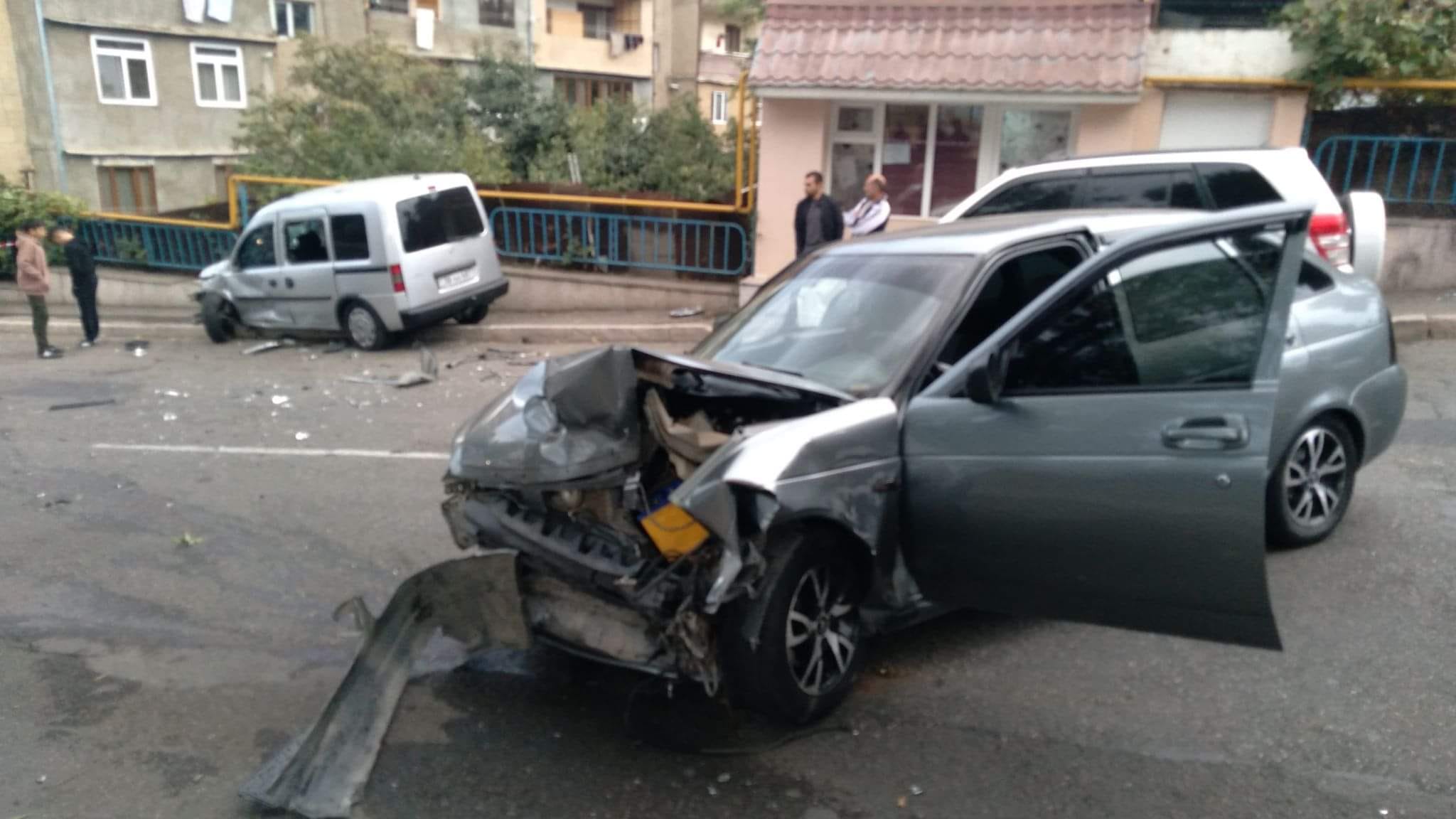 Ստեփանակերտում մեքենաներ են բախվել