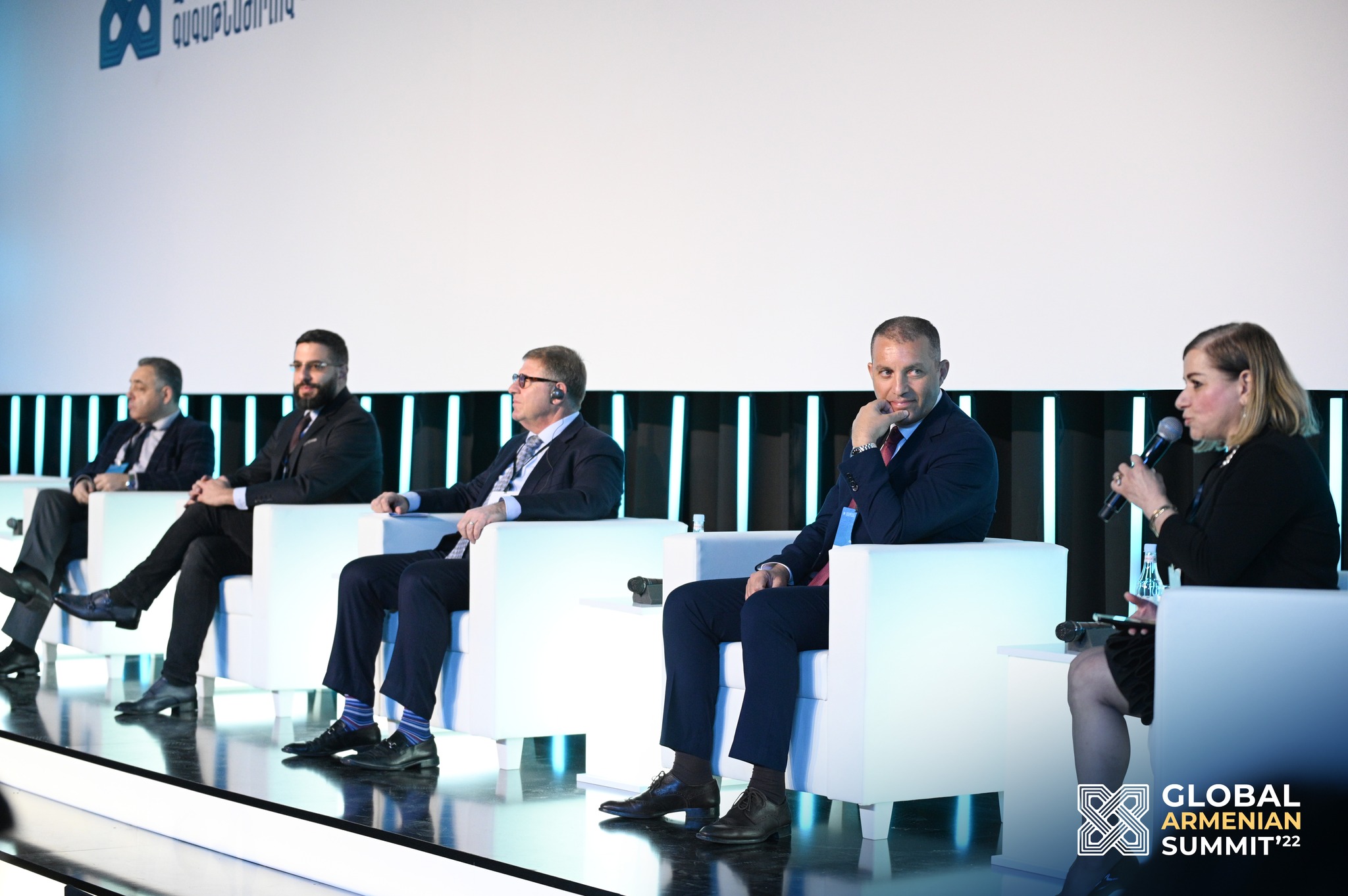 Համաշխարհային հայկական առաջին գագաթնաժողովի երեկվա նիստերն ամփոփվել են սփյուռքահայ ներդրողների դերի բարձրացման մասին քննարկումներով