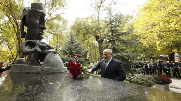 Վարչապետը հարգանքի տուրք է մատուցել հոկտեմբերի 27-ի ոճրագործության զոհերի հիշատակին