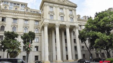 Ադրբեջանի ԱԳՆ-ն Մակրոնին մեղադրել է «կողմնակալության» և  Հայաստանին բացահայտ աջակցության մեջ