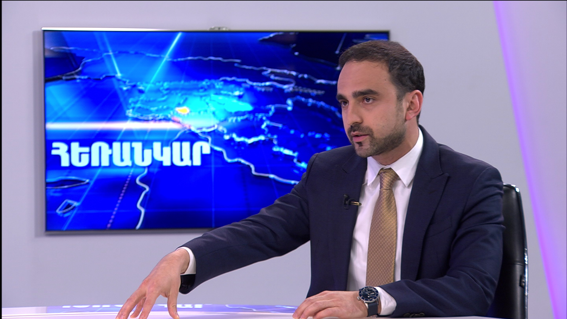 Եկեք միասին պտտվենք Երևանով, արդյո՞ք քաղաքը մարդկանց համար է, թե՝ ինչ-որ մեկի գարաժի. Ավինյանը՝ ապօրինությունների մասին
