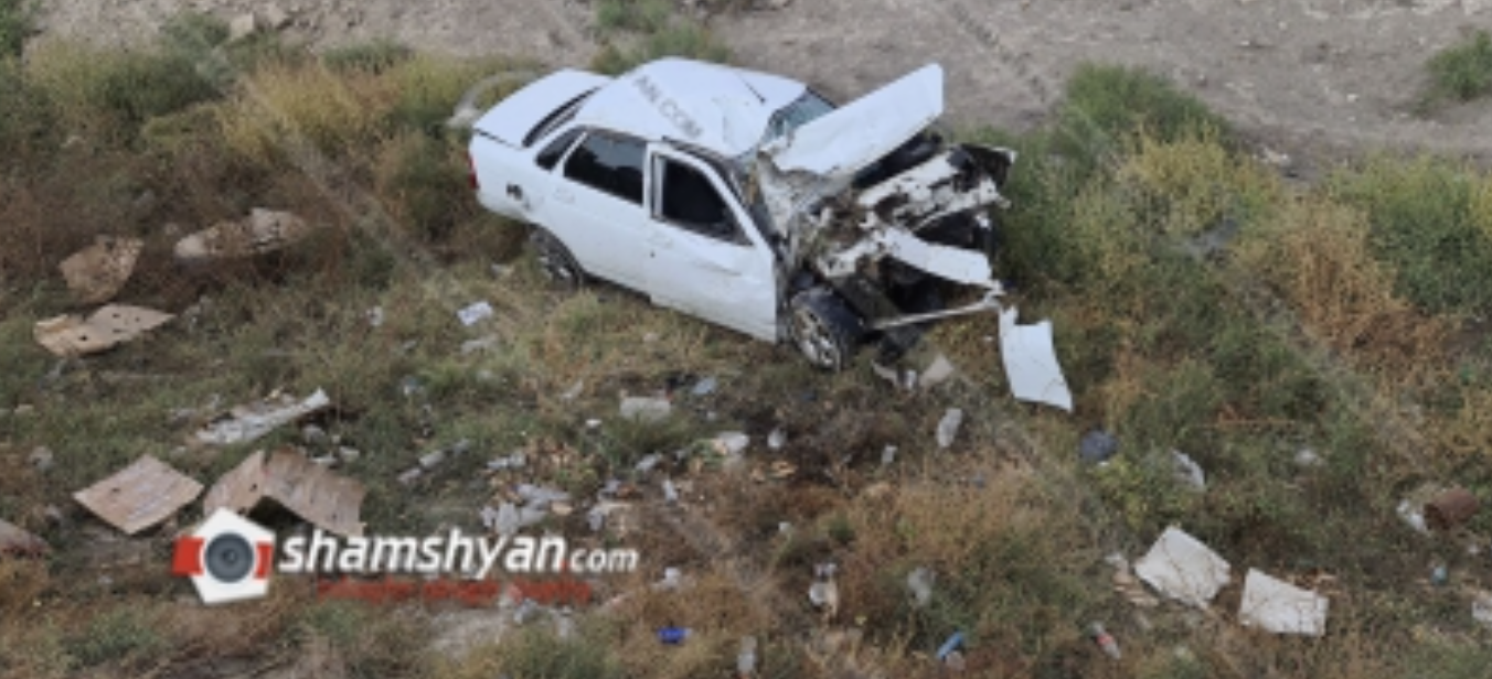 Lada Priora-ն Էջմիածին-Ոսկեհատ գյուղի ճանապարհին հայտնվել է ձորակում․ կան վիրավորներ