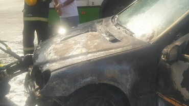 «Հայրենիք» կինոթատրոնի մոտ ավտոմեքենա է այրվել