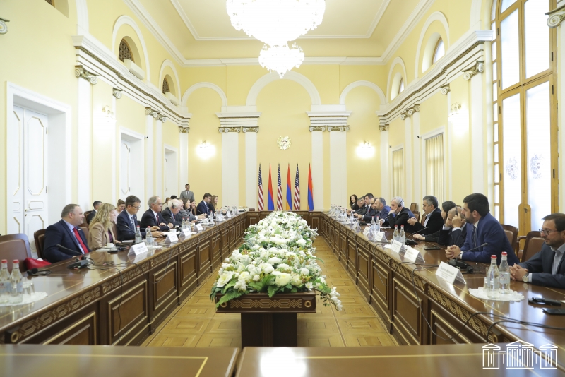 Մեր ինքնիշխան տարածքի որևէ կտոր բանակցության ենթակա չէ, հայկական ժողովրդավարությունը՝ նույնպես. Էդուարդ Աղաջանյան