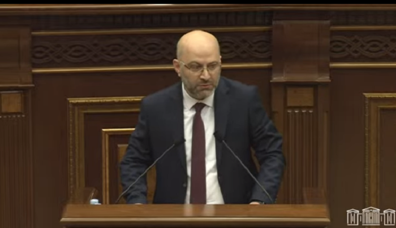 Վստահեցնում եմ, որ ես քաղաքից չեմ գնացել. Գյումրու նախկին փոխքաղաքապետ Դավիթ Առուշանյանը ստանձնեց պատգամավորի լիազորությունները