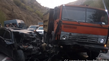«KamAZ»-ի հետ բախման հետևանքով «Mercedes-Benz»-ի վարորդն արգելափակվել է. նրա վիճակը ծանր է