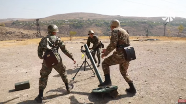 Երկու եղբայր, երկուսն էլ ապագա ռազմական օդաչու. «Զինուժ»-ի անդրադարձը նորակոչիկների պատրաստվածությանն ու հրետանավորների զինվորական առօրյային