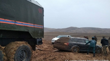 Փրկարարները ավտոմեքենաները դուրս են բերել արգելափակումից