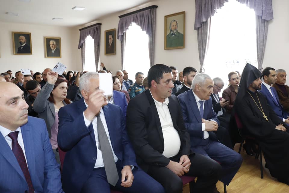 Գեղարքունիքի մարզպետը Ճամբարակ խոշորացված համայնքում մասնակցել է նոր ձևավորված ավագանու առաջին նիստին