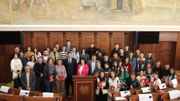 Գյումրի այցելած արցախցի ուսանողներին ընդունել է քաղաքապետը