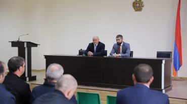 Շուկայի վերահսկողության տեսչական մարմնի ղեկավարը հանդիպել է ոչ պարենային արտադրանքների ոլորտի Շիրակի մարզի տնտեսվարողներին
