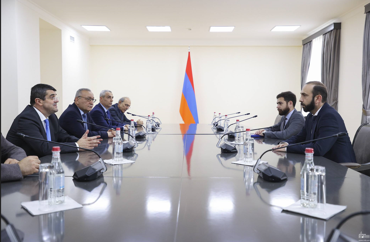 Հայաստանի ԱԳ նախարարը հանդիպում է ունեցել Արցախի նախագահի գլխավորած պատվիրակության հետ