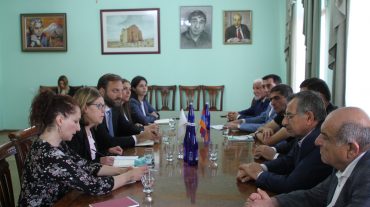 ՎԶԵԲ ներկայացուցիչները Գյումրիի քաղաքապետարանում քննարկել են փողոցաշինական ծավալներին, լուսավորության ցանցի արդիականացմանն առնչվող հարցեր