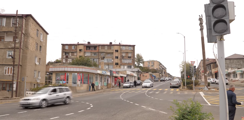Ստեփանակերտի փողոցներում տեղադրվում են լուսացուցային օբյեկտներ
