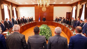 Այստեղ եմ, որ ձեզ հետ միասին ամեն ինչ անենք, որ Արցախն ունենա հաղթանակներ. Ռուբեն Վարդանյանն ընդլայնված խորհրդակցություն է հրավիրել
