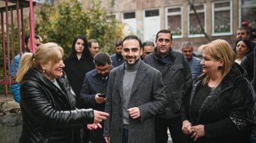 Ավինյանը հանդիպել է Էրեբունի վարչական շրջանի բնակիչների հետ